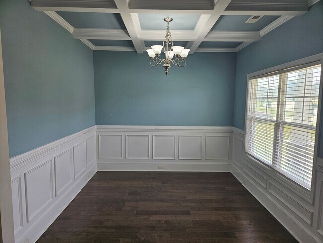 Building Photo - New Listing