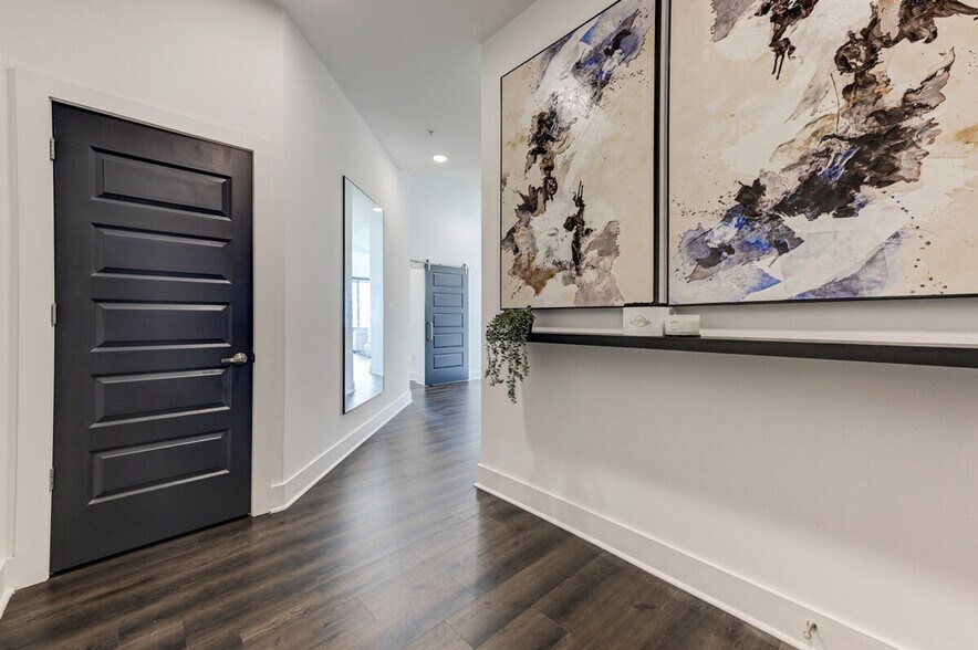 Building Photo - 1075 Peachtree Rd