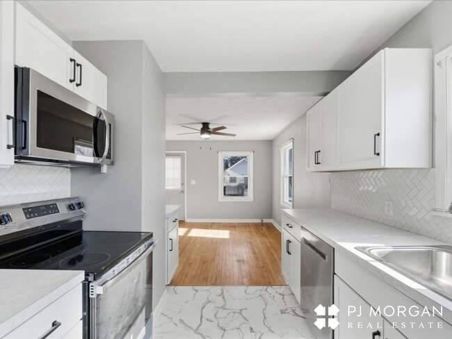 Building Photo - 830 S 49th Ave