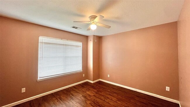 Building Photo - 1810 Manor Cir