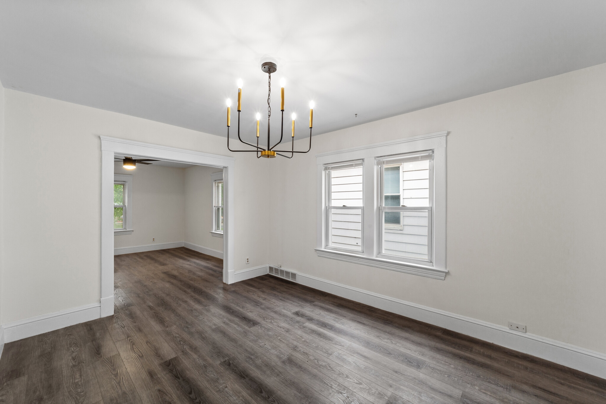 Building Photo - 1352 W 58th St