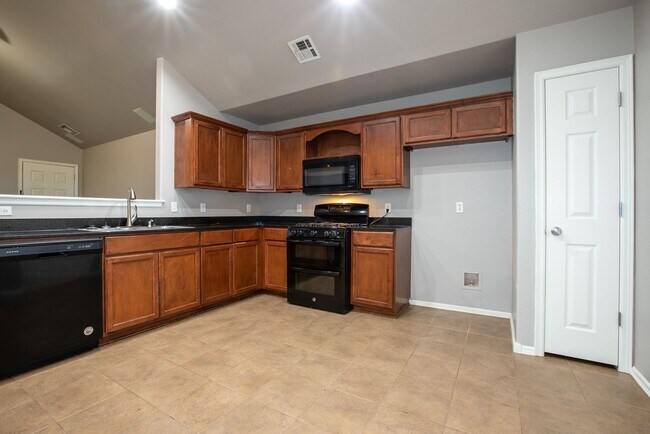 Building Photo - 3 Bed / 2 Bath in Owasso!