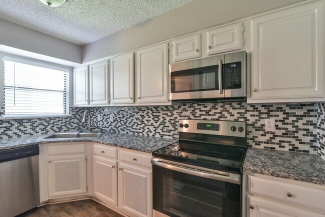 Building Photo - Affordable 2 bedroom in North Arlington
