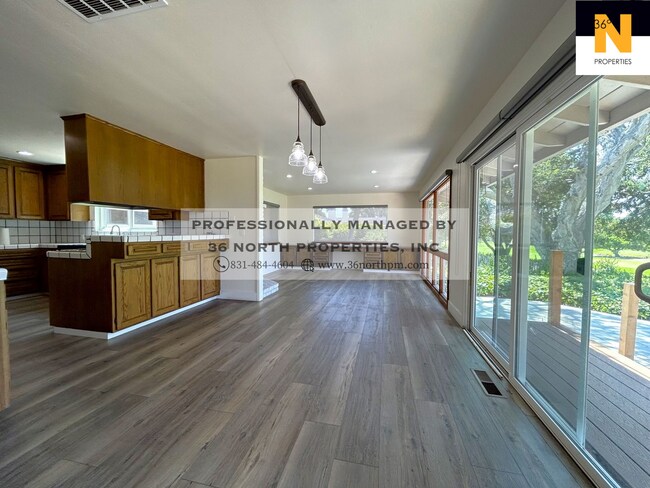 Building Photo - 11740 Tam O'Shanter Dr