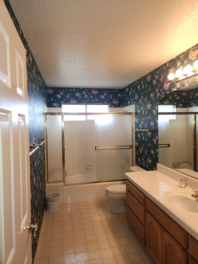 Building Photo - "Must See" House in Oakmont w/beautiful vi...