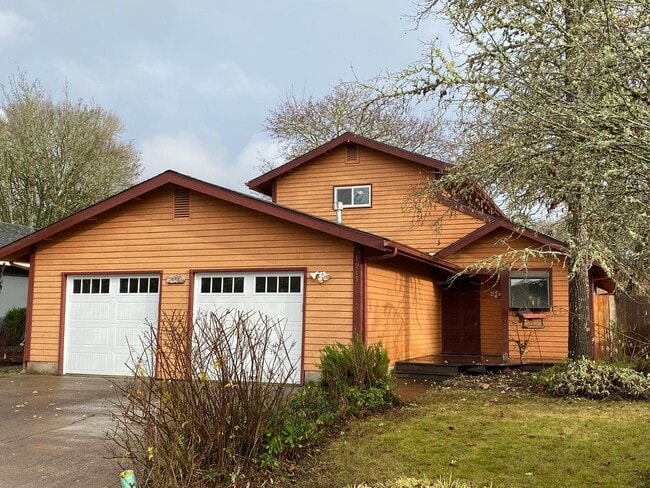 Primary Photo - Spacious 4 Bedroom House in South Town!