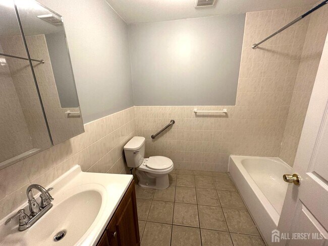 Building Photo - 111 Harris Ave