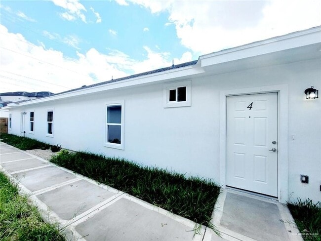 Building Photo - 2201 S Pamplona St