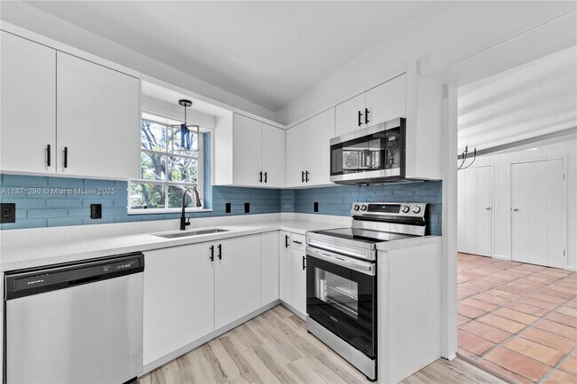 Building Photo - 7500 SW 75th St