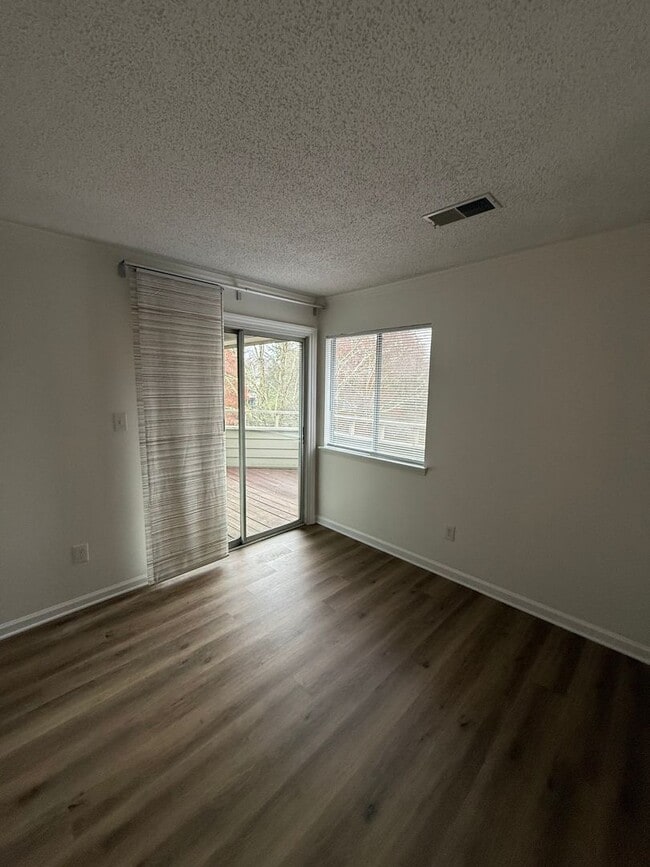 Building Photo - Beautiful South Charlotte Condo For Rent