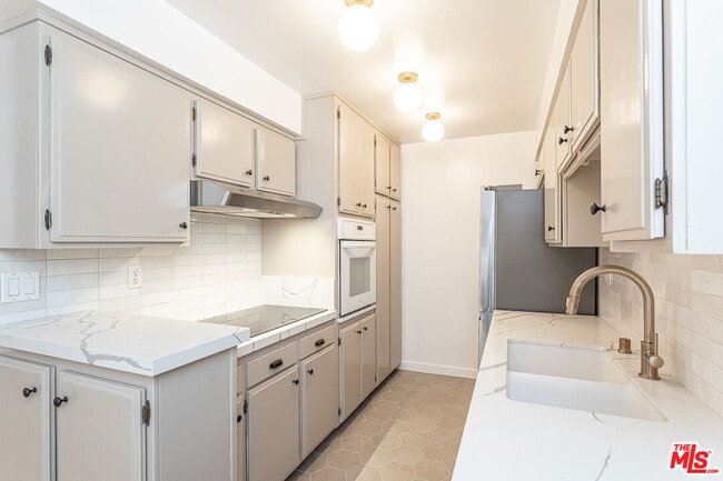 Building Photo - 914 Lincoln Blvd