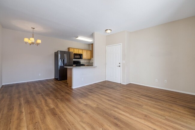 Building Photo - Gated 2 Bedroom 2 Bath Condo on the Second...