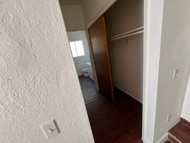Building Photo - RU907-Vikutan, Eugene