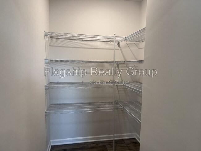 Building Photo - 4109 Laurel Rdg Dr