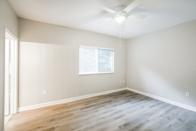 Building Photo - 1260 NE 42nd Ave