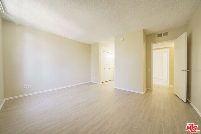 Building Photo - 456 S Harvard Blvd