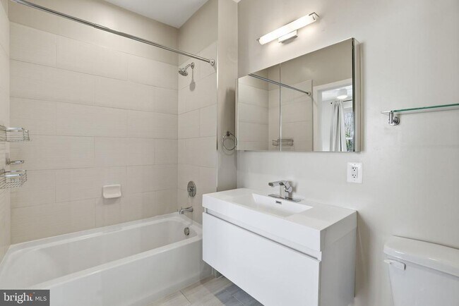 Building Photo - 989 S Buchanan St