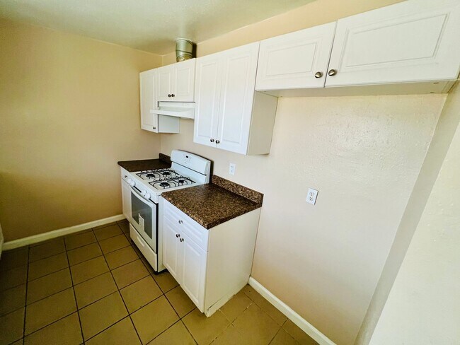 Building Photo - 411