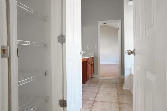 Building Photo - 2581 Southhaven Ln