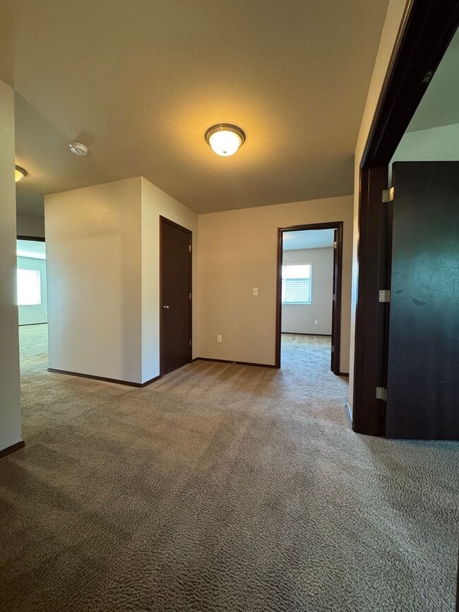 Building Photo - Spacious 5-Bedroom Home with Bonus Living ...