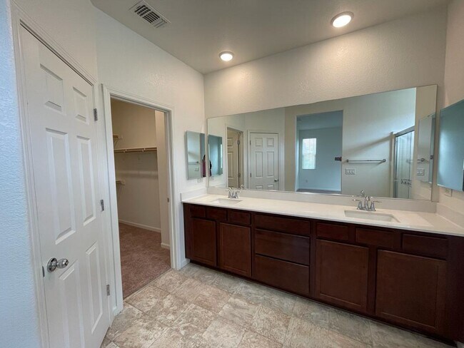 Building Photo - 3963 Samuelson Way