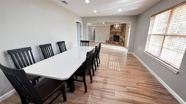 Building Photo - 141 Sendero Blvd