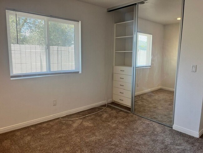 Building Photo - 2758 Bolker Dr
