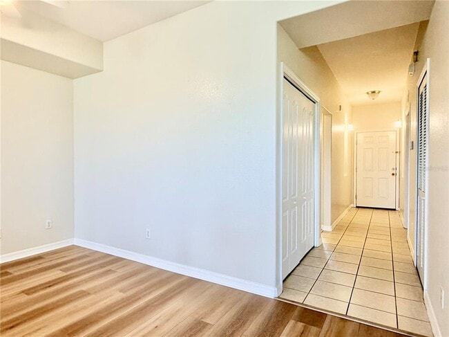 Building Photo - 819 Fairwaycove Ln