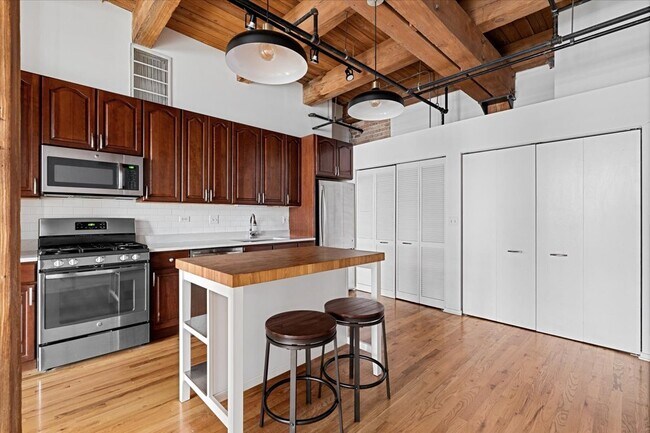 Building Photo - 625 W Jackson Blvd