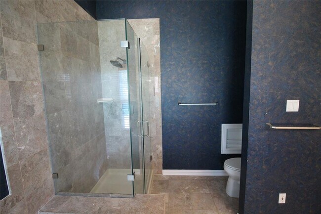 Building Photo - 1454 Forest Home Dr