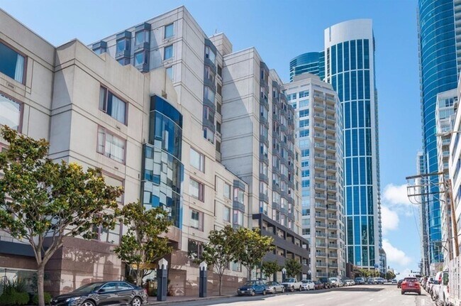 Building Photo - One Bedroom**Parking Included**The BayCrest- A Full Amenity Building**Open House**Sat/Sunday**11-...