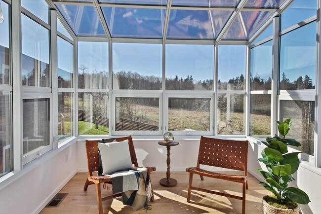 Building Photo - One Of A Kind Freeland Home with Two Seper...