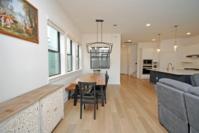 Building Photo - 18643 Parkland Row Dr