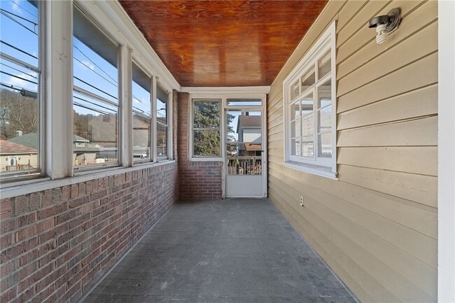 Building Photo - 1001 5th St