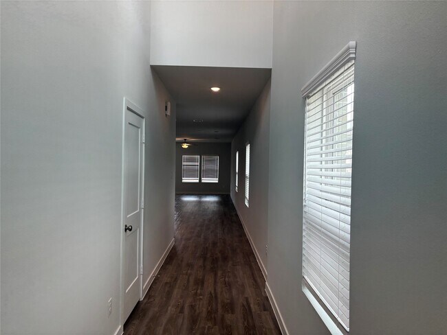 Building Photo - 5735 Blue Grama Dr