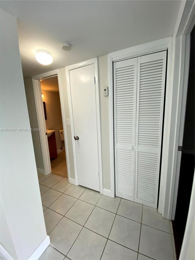 Building Photo - 9280 Fontainebleau Blvd