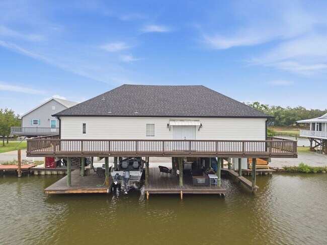 Building Photo - 7238 Pirates Cove