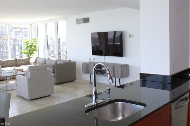 Building Photo - 2 br, 2.5 bath Condo - 10275 Collins Ave A...