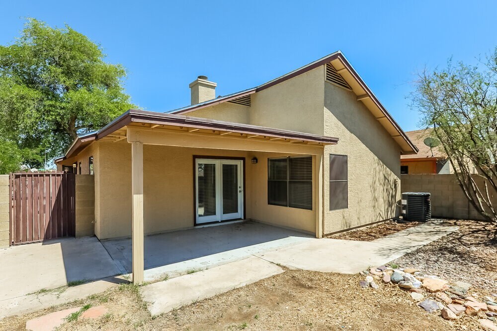 Building Photo - 8938 N 64th Ln