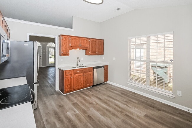 Building Photo - 5370 Russell Dr