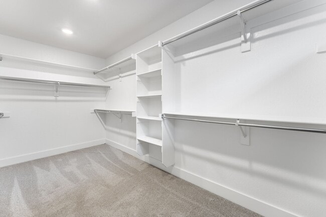 Building Photo - 1100 Huntleigh Dr
