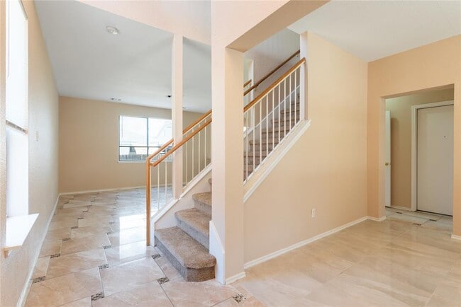 Building Photo - 1613 Darjeeling Dr
