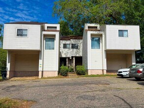 Building Photo - 1844 Larette Dr