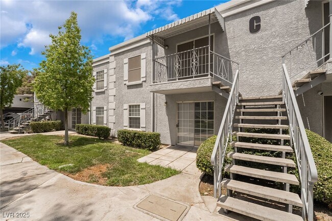 Building Photo - 3823 S Maryland Pkwy