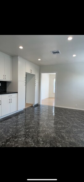 Building Photo - 6505 Greenbush Ave