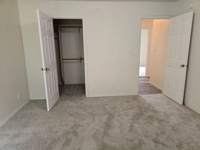 Building Photo - For Rent: 3 Bed, 2 Bath Home in Magic Vall...
