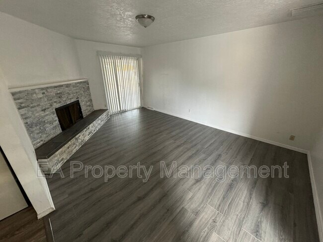 Building Photo - 10321 Santa Paula Ave NE
