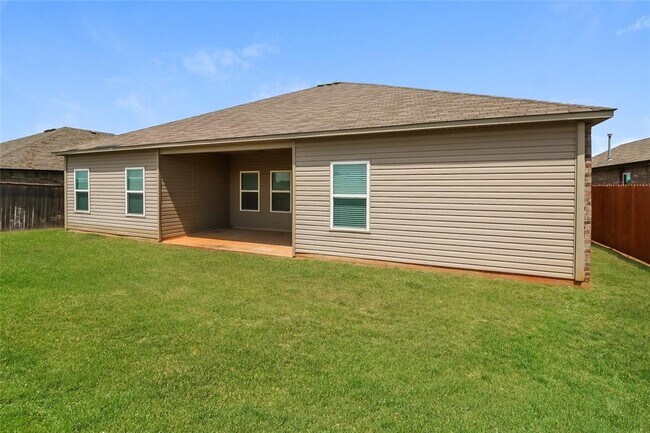 Building Photo - 909 N Donald Way