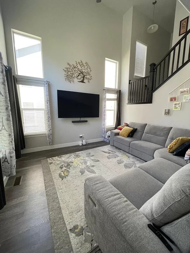 Living room with vaulted ceilings - 14526 S Juniper Shade Dr