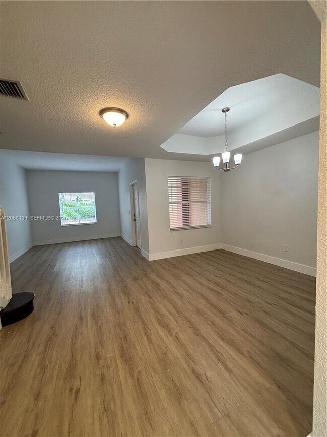 Building Photo - 4931 N Harbor Isles Dr